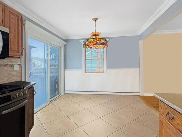 573 S 5th Street, Lindenhurst NY 11757