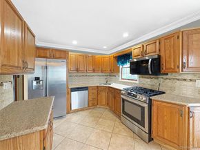 573 S 5th Street, Lindenhurst NY 11757