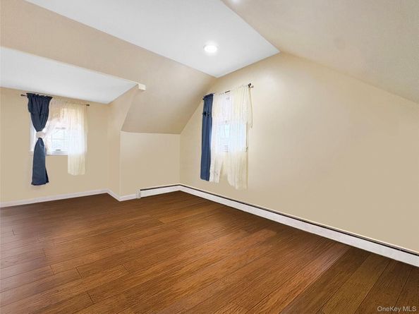 573 S 5th Street, Lindenhurst NY 11757