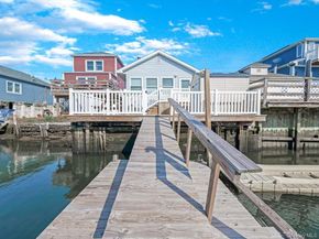 22 W 10th Road, Broad Channel NY 11693
