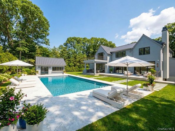8 Ashwood Court, Southampton NY 11968