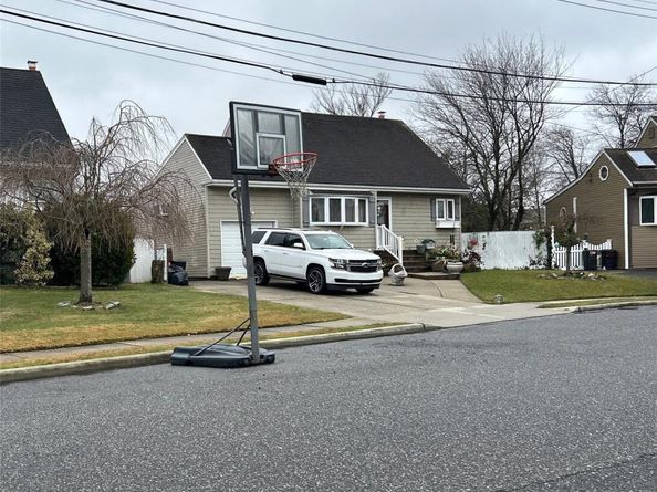 34 Karen Street, West Babylon NY 11704