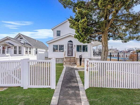 794 Pecan Street, Lindenhurst NY 11757