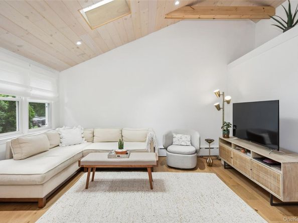 11 Shell Road, Hampton Bays NY 11946