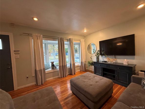 20 Sugarwood Lane, Commack NY 11725