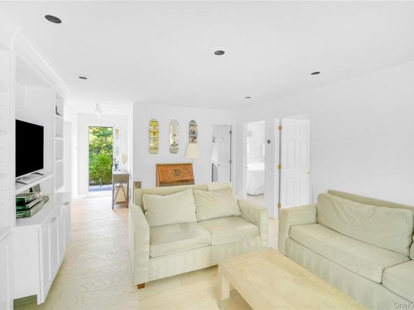 3 Jefferson Avenue, Hampton Bays NY 11946