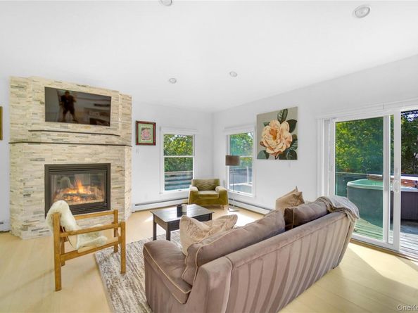 3 Jefferson Avenue, Hampton Bays NY 11946