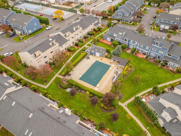 100 Baker Court 15, Island Park NY 11558