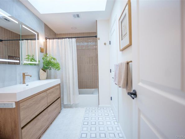 100 Baker Court 15, Island Park NY 11558