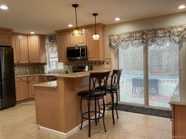 531 Boxwood Drive, Shirley NY 11967