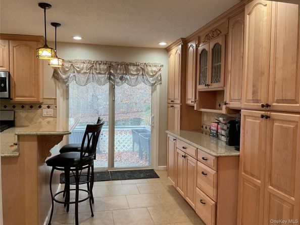 531 Boxwood Drive, Shirley NY 11967