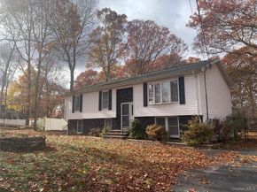 531 Boxwood Drive, Shirley NY 11967