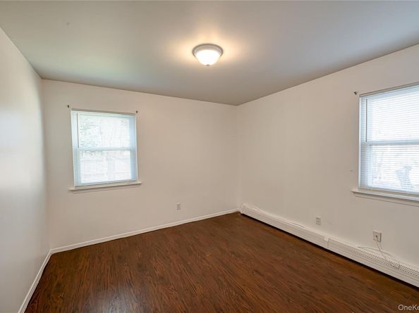 27 MANCHESTER Road, Huntington NY 11743