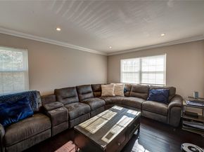 27 MANCHESTER Road, Huntington NY 11743