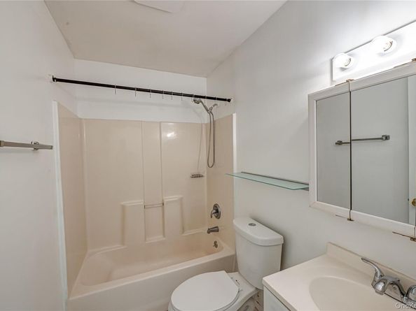 27 MANCHESTER Road, Huntington NY 11743