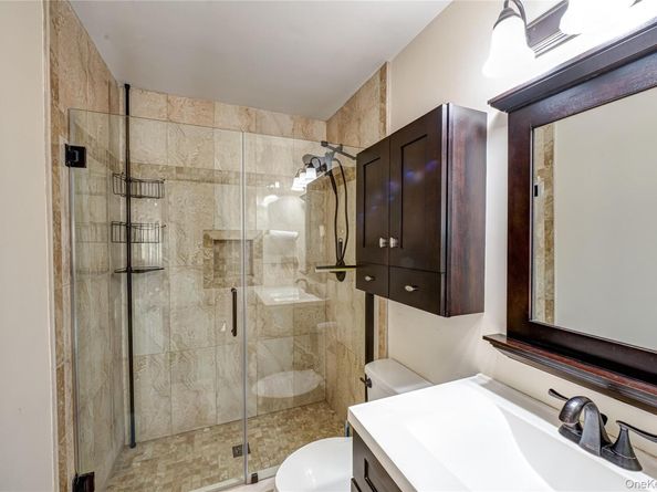 27 MANCHESTER Road, Huntington NY 11743