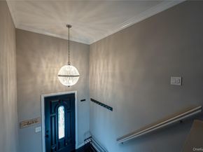 27 MANCHESTER Road, Huntington NY 11743