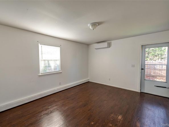 27 MANCHESTER Road, Huntington NY 11743