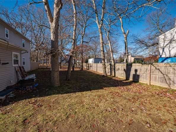 27 MANCHESTER Road, Huntington NY 11743