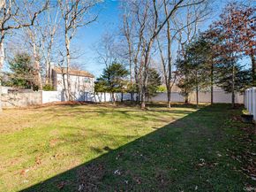 27 MANCHESTER Road, Huntington NY 11743