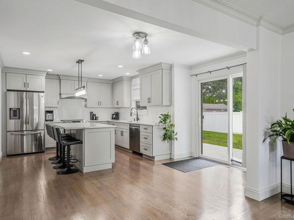 120 4th Street, Saint James NY 11780