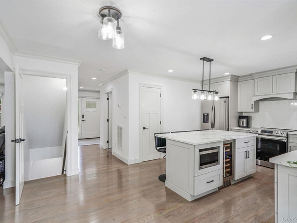 120 4th Street, Saint James NY 11780