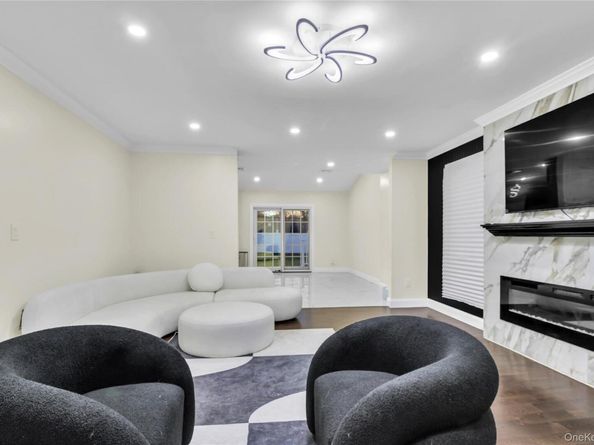 858 Prescott Street, Valley Stream NY 11580