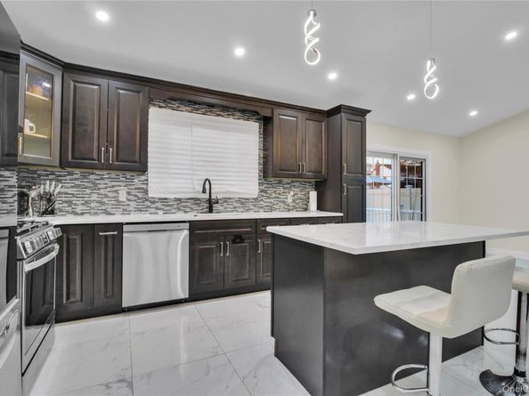 858 Prescott Street, Valley Stream NY 11580