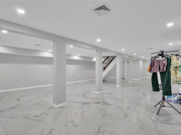 858 Prescott Street, Valley Stream NY 11580