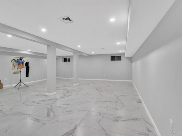 858 Prescott Street, Valley Stream NY 11580