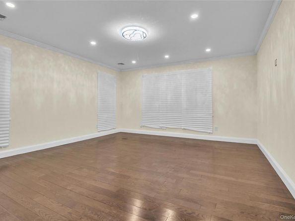 858 Prescott Street, Valley Stream NY 11580