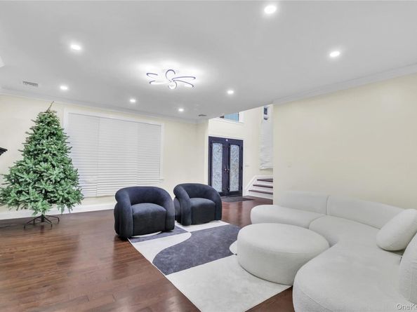 858 Prescott Street, Valley Stream NY 11580