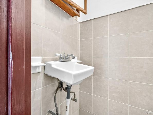 1052 Evergreen Avenue, Bronx NY 10472