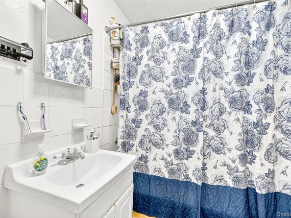 1052 Evergreen Avenue, Bronx NY 10472