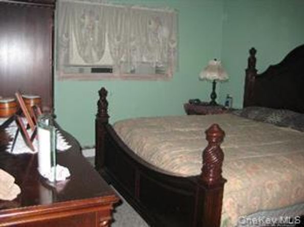 19 Curve Lane, Levittown NY 11756