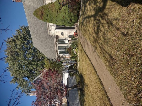 19 Curve Lane, Levittown NY 11756