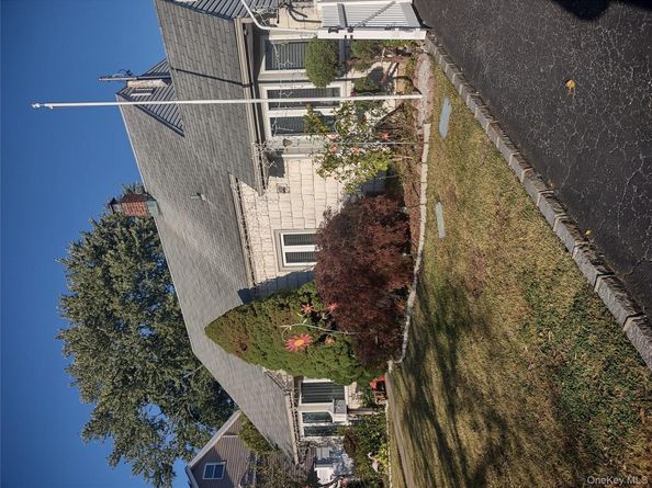 19 Curve Lane, Levittown NY 11756