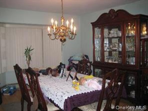 19 Curve Lane, Levittown NY 11756