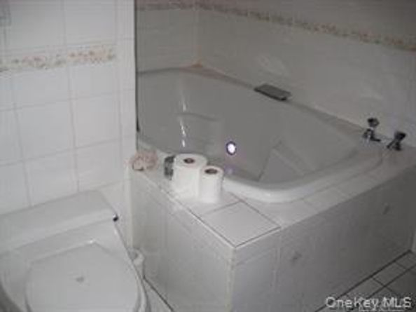 19 Curve Lane, Levittown NY 11756