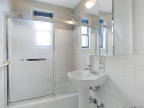 224-24 Union Turnpike 6G, Oakland Gardens NY 11364