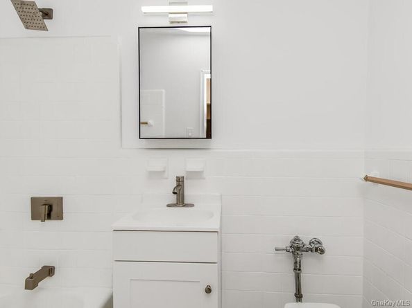 2165 Matthews Avenue 4A, Bronx NY 10462