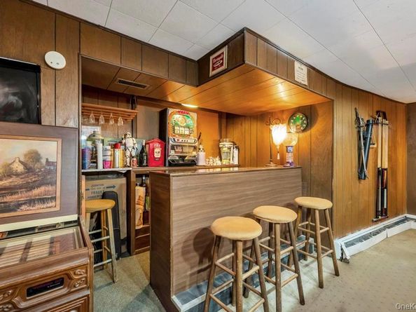 14 Urn Court, Brentwood NY 11717