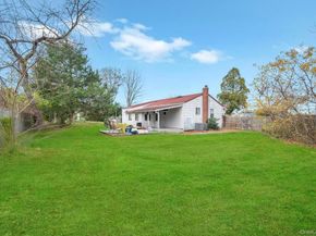 14 Urn Court, Brentwood NY 11717