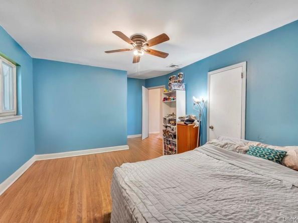 14 Urn Court, Brentwood NY 11717