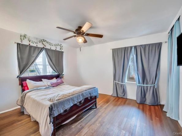 14 Urn Court, Brentwood NY 11717