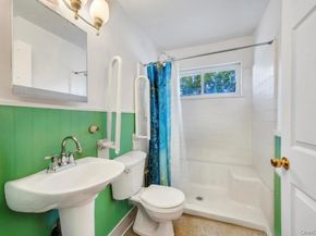 14 Urn Court, Brentwood NY 11717