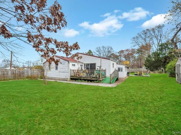 14 Urn Court, Brentwood NY 11717