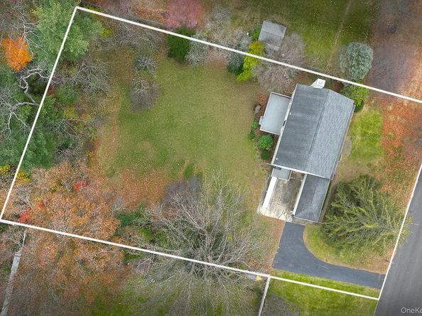 6 Duquesne Drive, Greenlawn NY 11740