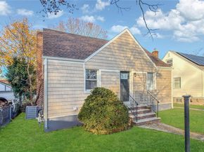 15 Circle Drive, Hempstead NY 11550