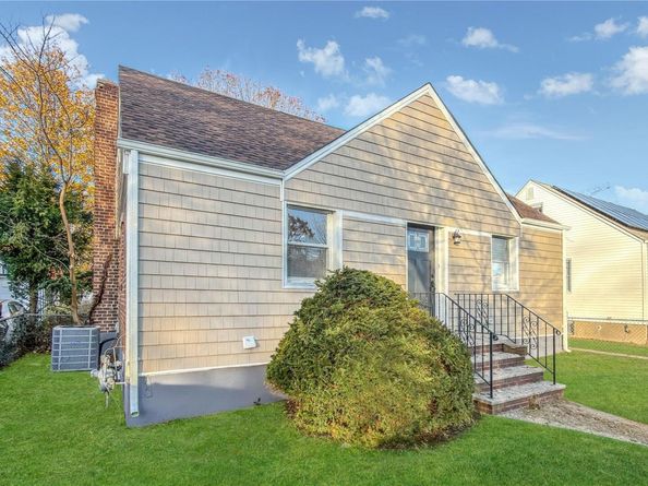 15 Circle Drive, Hempstead NY 11550